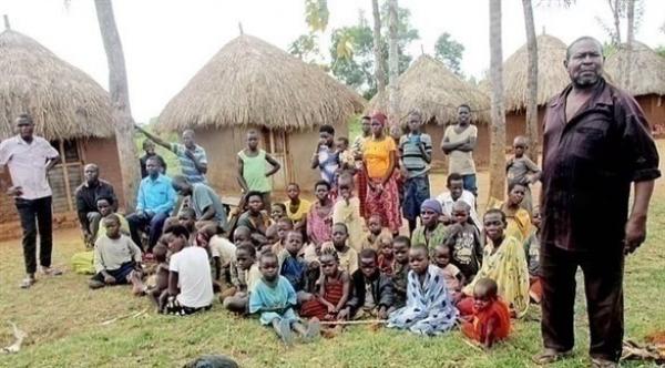 مزارع أوغندي ينجب 102 طفلا من 12 زوجة ويناشد حكومته المساعدة