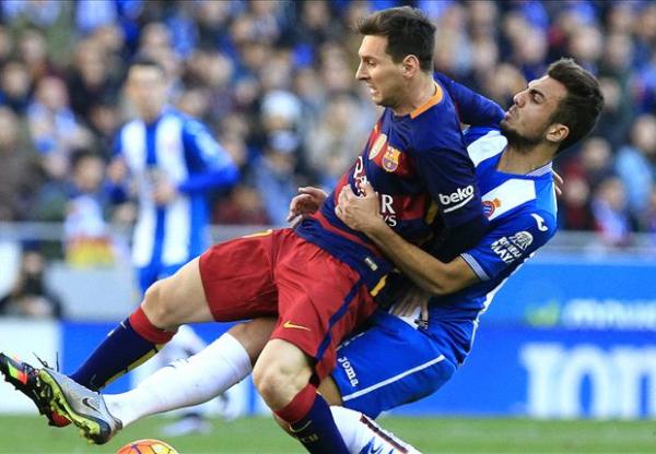 برشلونة يبدأ 2016 بنتيجة مخيبة أمام جاره اسبانيول و يُعيد الأمل لقطبي العاصمة (فيديو)