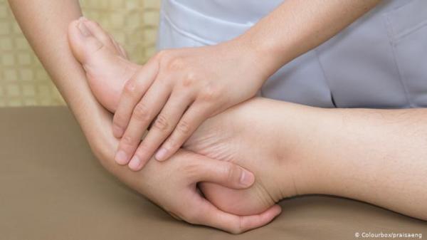 هل تعلم بأنه ينبغي عليك تجفيف قدميك بمجفف الشعر؟