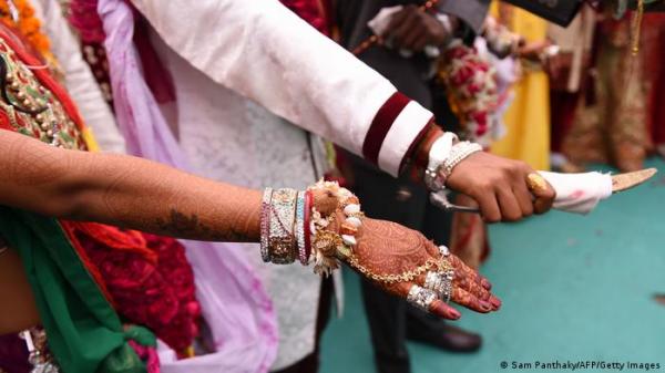 حب عابر للحدود.. امرأة تسبح من بنغلاديش إلى الهند للزواج من حبيبها