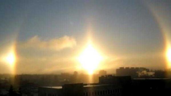 ظهور"3 شموس" غريبة في سماء روسيا بعد انخفاض قياسي في درجةالحرارة (فيديو).