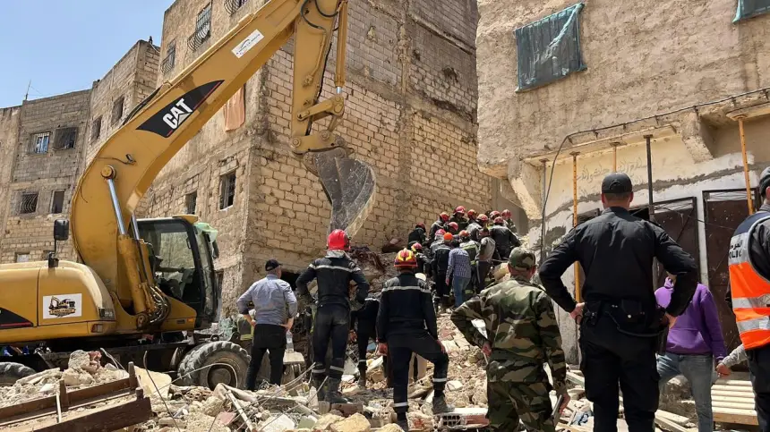 فاجعة فاس.. حصيلة انهيار عمارة "جنان الورد" ترتفع والسلطات تأمر بإخلاء مبانٍ مجاورة(فيديو)