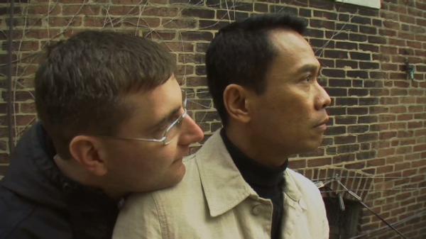 إقليم بإندونيسيا يتبنى قانونًا يقضى بضرب مثليى الجنس بالعصا 100 مرة