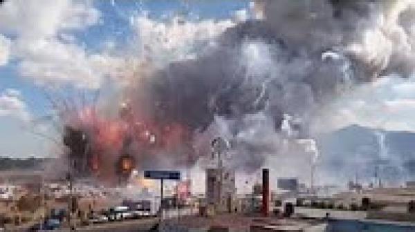 لحظة انفجار مصنع الالعاب النارية في المكسيك