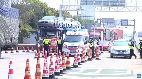 شاهد: ازدحام واختناقات في حركة المرور عقب اعادة فتح هوبي الصينية أبوابها من جديد