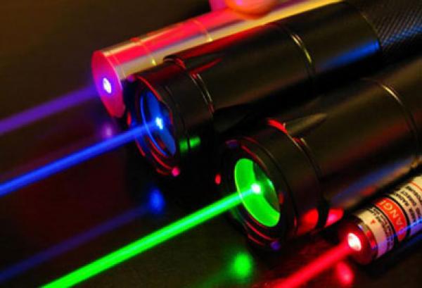 ليزر يقلع من الارض ليدمر خارطة الخردة الفضائية