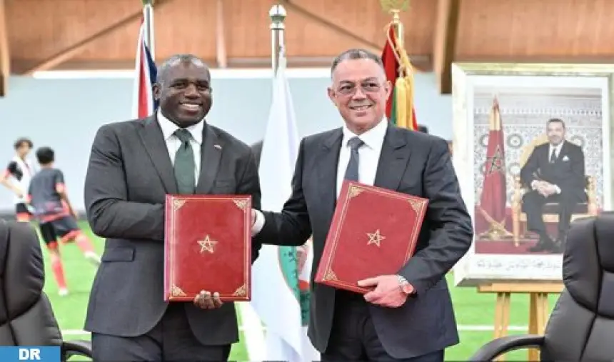 المغرب والمملكة المتحدة يوقعان مذكرة تفاهم لدعم مونديال 2030