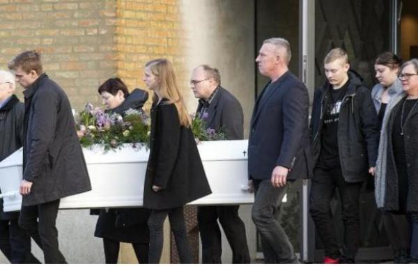 بالصور: تشييع جثمان الدنماركية "لويزا" إحدى ضحيتي جريمة "شمهروش"