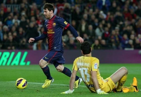 ميسي يرد "بسوبر هات تريك" على "هات تريك" رونالدو!