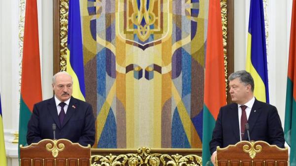 بالفيديو.. فتاة تتعرى أمام رئيسي دولتين و هذا مصيرها !