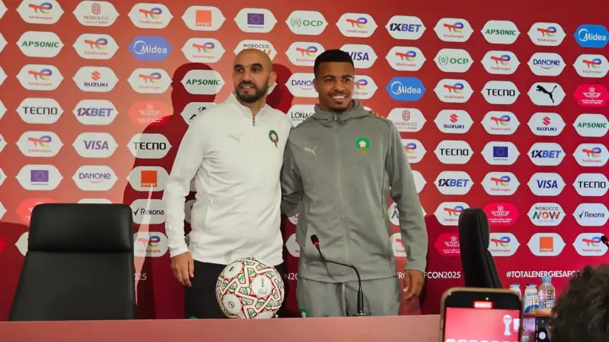 الركراكي في رد قوي على صحافي كاميروني حاول استفزازه بتاريخ المواجهات السابقة