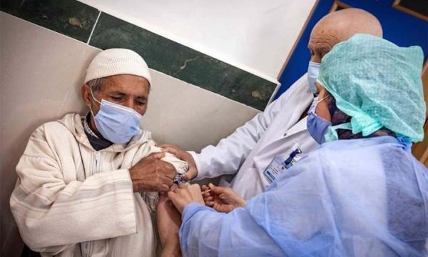 لقاح كورونا في رمضان: جائز أم مفطر؟ هيئات الإفتاء في العالم الإسلامي تقطع الشك باليقين