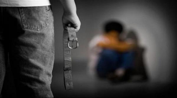 رجل يحتجز ابنه ويعذبه لمدة عامين في منزله بمدريد