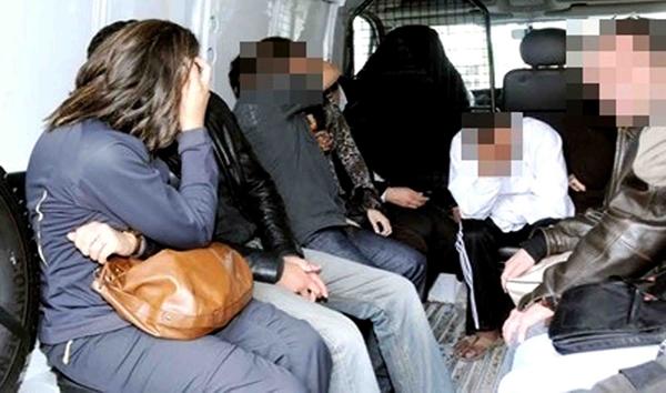 مداهمة ضيعة تحولت الى وكر للدعارة يسفر عن توقيف فتاة و4 أشخاص وحجز 400 قنينة من الخمور