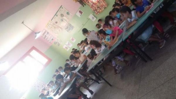 عاجل.. وزارة التعليم تُحدد المدرسة التي التقطت بها صورة التلاميذ المكدسين وهذا ما كشف عنه التحقيق