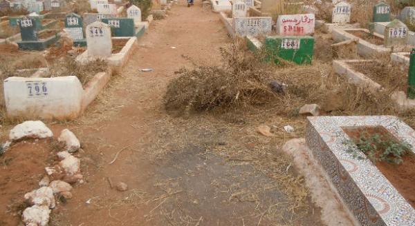 يحدث في مدينة مغربية .. دفن مواطنين في قبور مشتركة بمطرح للنفايات