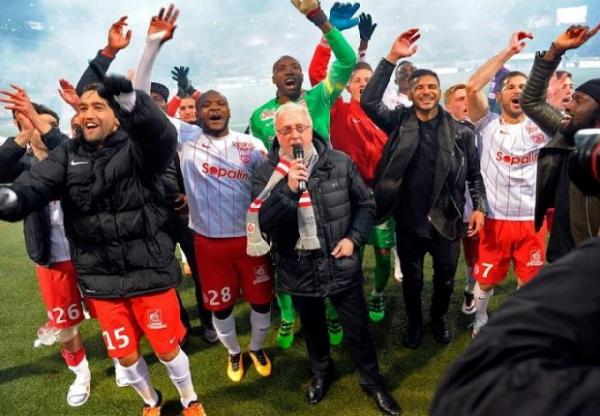 نانسي يضمن عودته إلى الليغ 1 بقيادة الثلاثي المغربي 