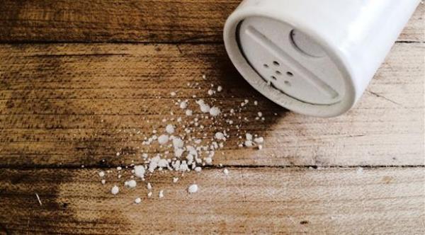 بودرة التلك تضر برئة الرضيع