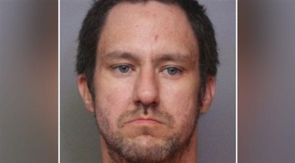 يلجأ لخلق قصة غريبة للتهرب من العمل