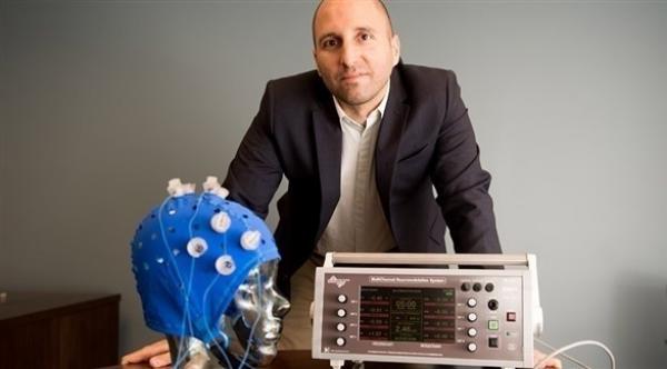 نموذج لعلاج الذاكرة بموجات الكهرباء وإعادة حيوية الشباب إليها