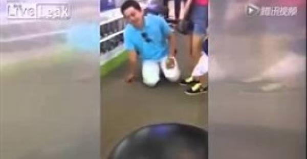 بالفيديو.. شاهد رد فعل شاب اشترى «آيفون 6» مزيف