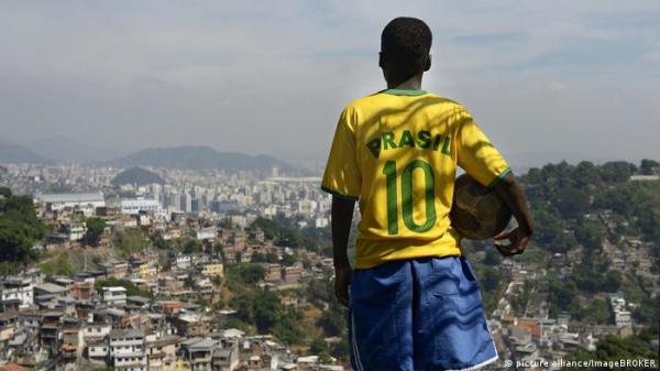 النصب على فتيان برازيليين من خلال بيعهم أوهام النجومية الكروية
