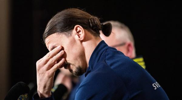 إبراهيموفيتش يبكي خلال عودة عاطفية لصفوف منتخب السويد(فيديو)