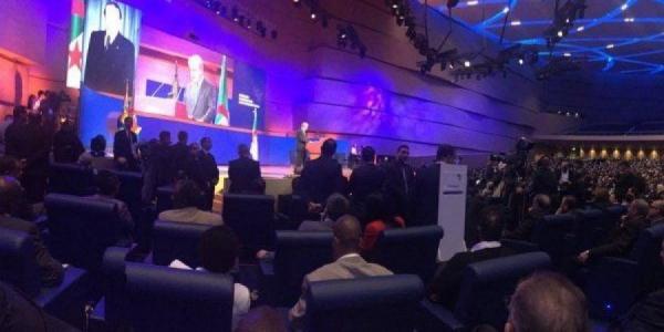 جات تكحلها عماتها…العالم يسخر من منتدى إفريقيا للاقتصاد بالجزائر (فيديو)