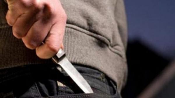 خطير... "مقرقب" يشرمل حارس ليلي ويسرقه  ويرسله للمستعجلات في حالة حرجة