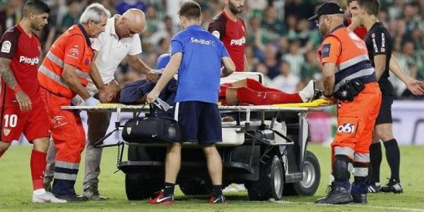 لاعب إشبيلية يتعرض لكسر خطير في لقاء الديربي