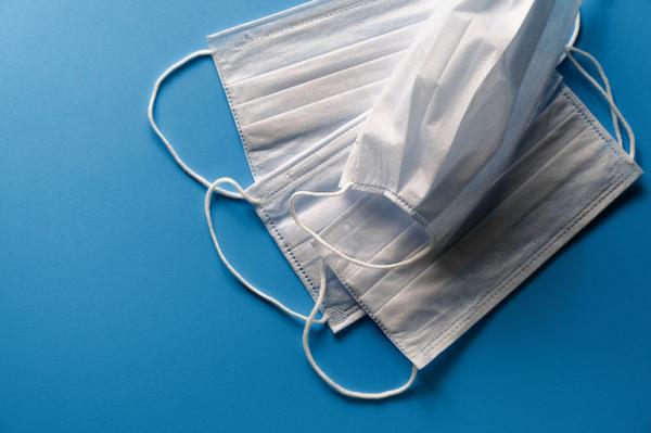 تجارة "كورونا"...رجال الجمارك يحبطون عملية تهريب شحنة ضخمة من الكمامات الطبية باتجاه أوروبا