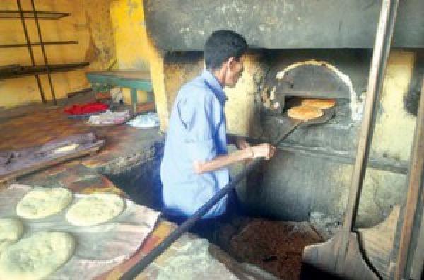 الأفران التقليدية بمدن المغرب العتيقة… تقاوم حتى لا يخفت لهيب نارها