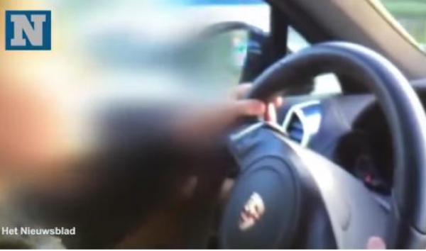 بالفيديو: طفل يقود بورشه بتشجيع والده