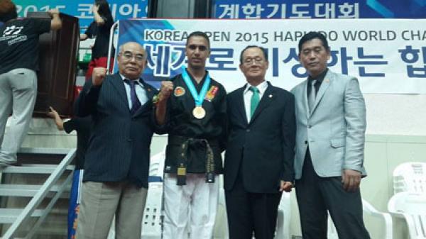 واش فخبار المسؤولين : بطل مغربي فاز ببطولة العالم يحل اليوم بالمغرب ( الصور )