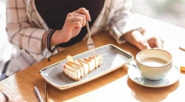 ماذا يحدث للجسم عند تناول السكريات بإفراط؟