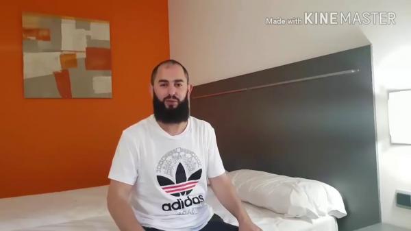 رضوان بن عبد السلام يحكي ما وقع له في فندق ببرشلونة