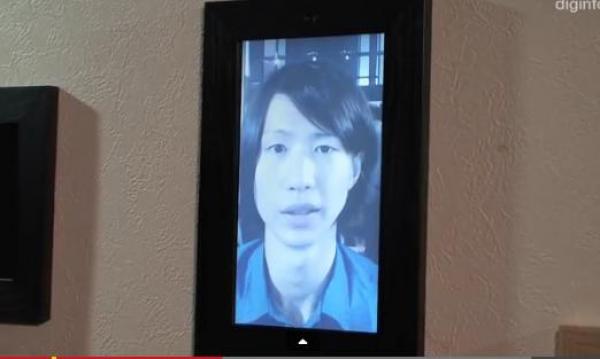 بالفيديو: مرآة سحرية تغير تعابير الوجه من الحزن إلى السعادة