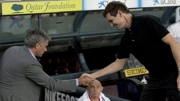 مورينيو يعتمد على وسطاء لمساندة فيلانوفا 