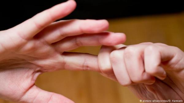 هل تشكل طقطقة المفاصل مشكلة صحية كبيرة؟