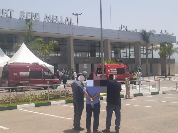 طائرة تابعة للخطوط الملكية تُعيد 150 من العالقين بإسبانيا والمطار يشهد استنفارا للسلطات المحلية والامنية