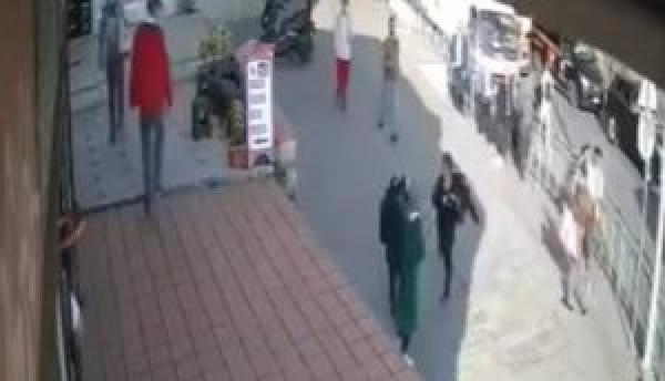 بالفيديو.. اعتداء على امرأة محجبة في مدينة اسطنبول يثير جدلا في تركيا