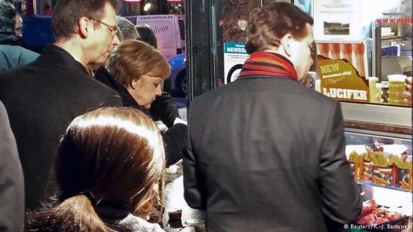 ميركل تستعين بـ"البطاطا المقلية" لمواصلة قمة بروكسل الشاقة