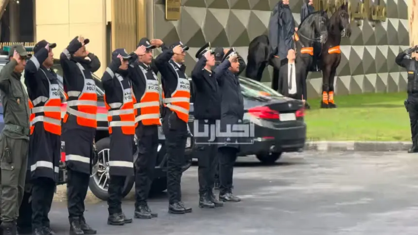 لحظة وصول الأمير مولاي الحسن وأفراد العائلة الملكية لحضور مباراة المغرب وتنزانيا