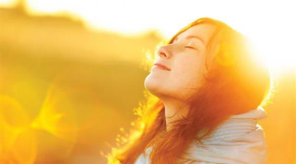 لهذه الأسباب يجب أن تتعرض يومياً للشمس