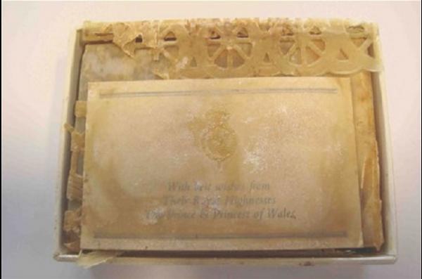 بيع قطعة من كعكة زفاف الأميرة ديانا مقابل 1375 دولارا