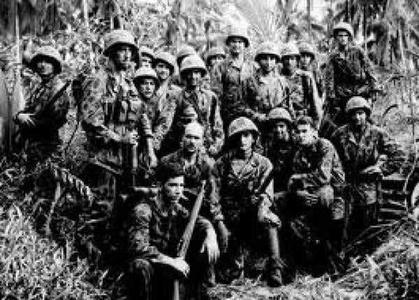 توشيح ثلاثة من قدماء المحاربين المغاربة بفرنسا بأوسمة فرنسية من درجة فارس بمرتبة فرقة الشرف