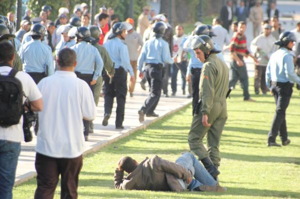 تدخل أمني عنيف في حق المعطلين والمعطلات بالرباط  "فيديو"