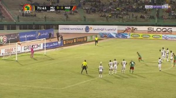 بالفيديو: حكيم زياش يضيع ضربة جزاء أمام مالي