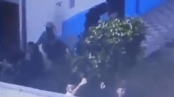 شاهد لحظة اعتقال ناصر الزفزافي من قبل رجال الأمن