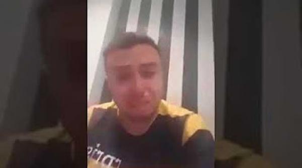 شاهد "زكرياء الغافولي" يبكي بشدة ويعتذر من المغاربة بسبب مهاجمته لمقاطعي موازين